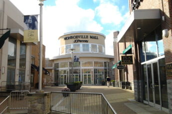 Monroeville Mall Entrance