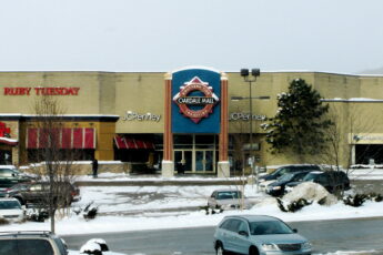 Oakdale Commons Mall