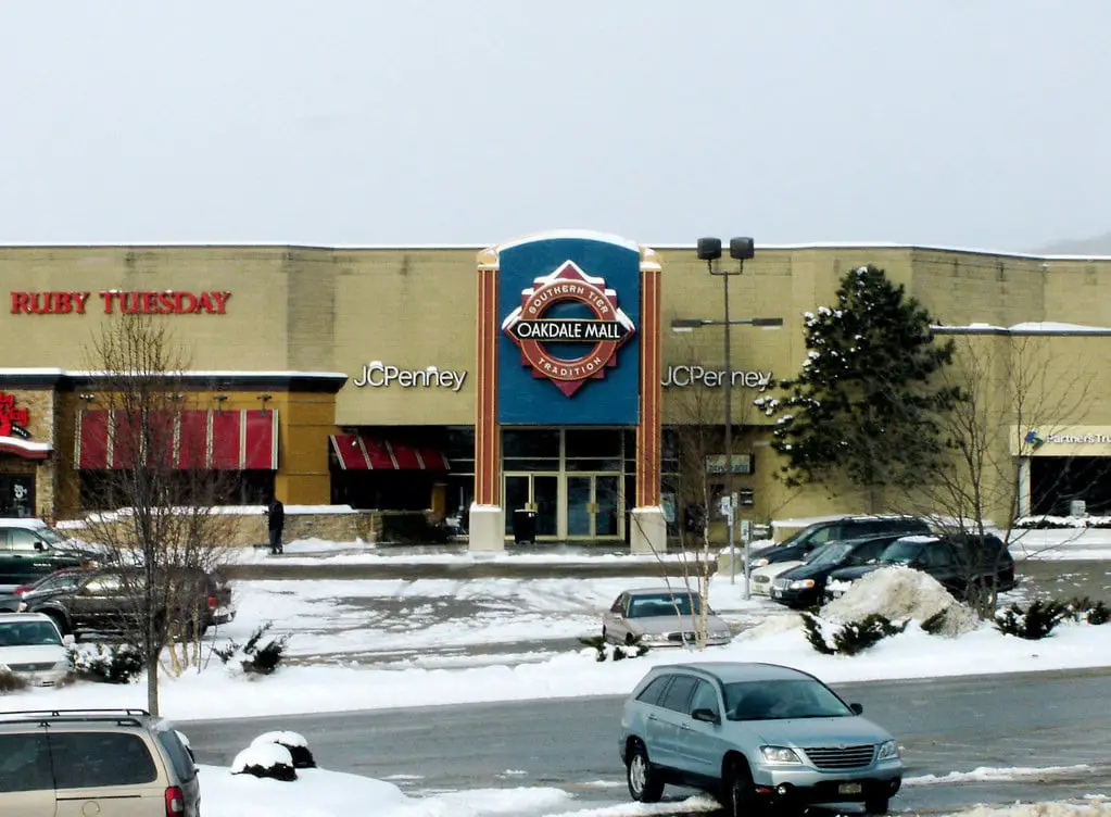 Oakdale Commons Mall in Johnson City, NY: Shopping and More