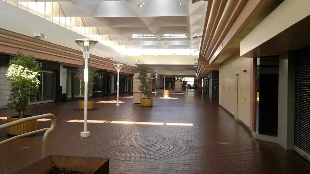 Palm Springs Mall