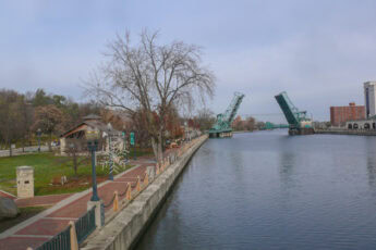 Places to go in Joliet Bicentennial Park