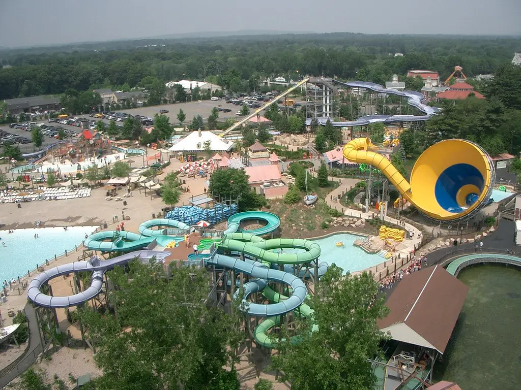 Popular attractions in Springfield Six Flags New England