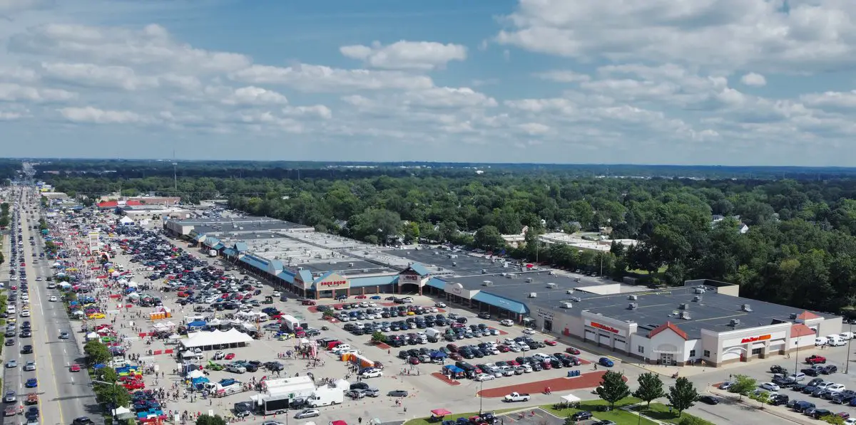 Rogers Plaza Town Center Mall, Wyoming, MI: Iconic Shopping in Kent County