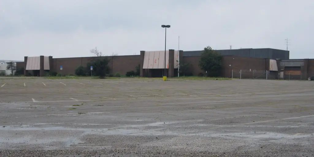 Rolling Acres Mall