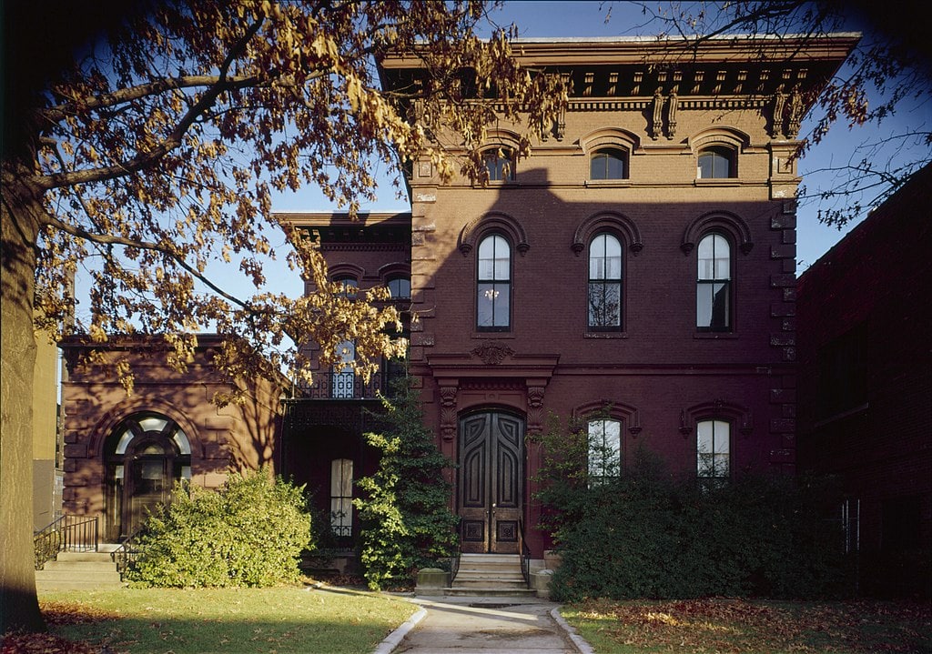 The Ronald–Brennan House in Louisville, Kentucky 1973