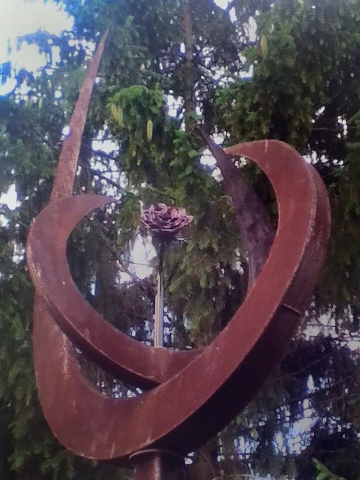 Rose sculpture