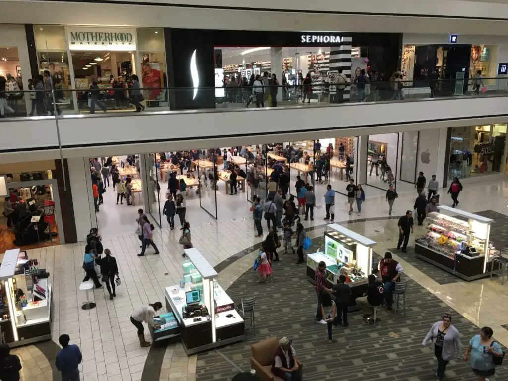 Stoneridge Shopping Center Mall