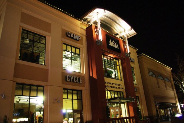 The Streets of Tanasbourne Mall in Hillsboro, OR - Charming Shopping Destination