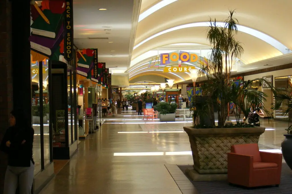 Sunrise Mall - inside
