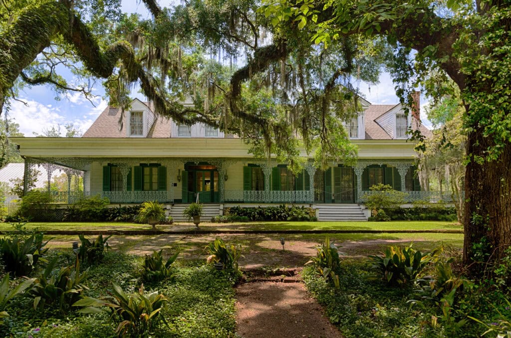 Built by a Fugitive, Marketed by Ghosts: The Myrtles Plantation in St. Francisville, LA 10 The Myrtles Plantation