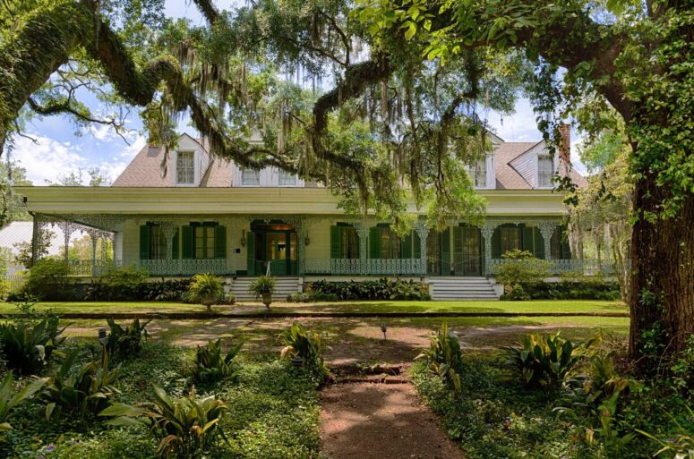 Built by a Fugitive, Marketed by Ghosts: The Myrtles Plantation in St. Francisville, LA