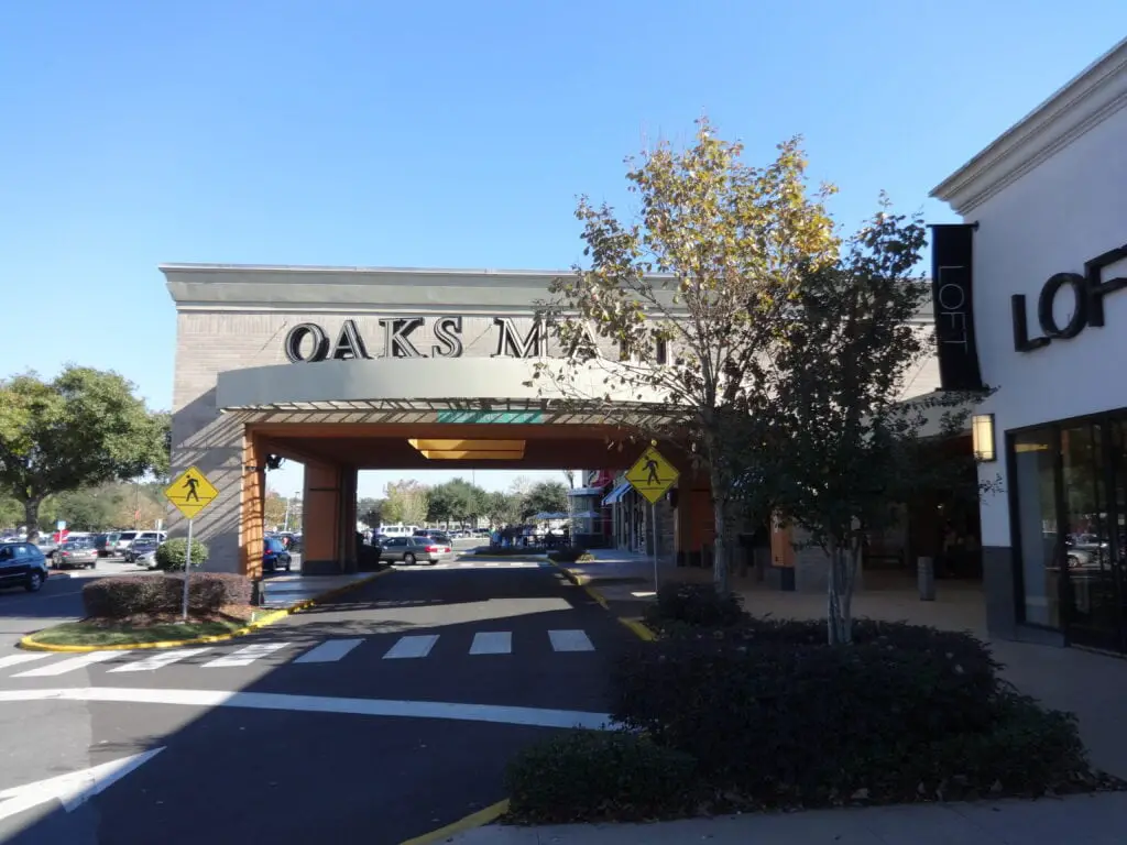 Main entrance The Oaks Mall Gainesville