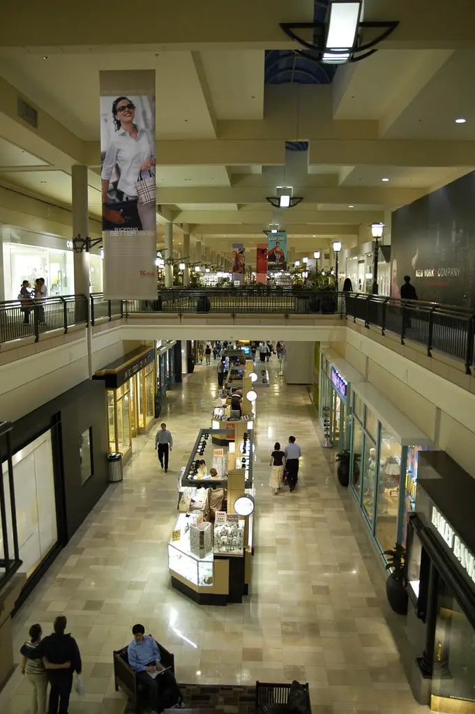 Shopping Center Westfield Oakridge