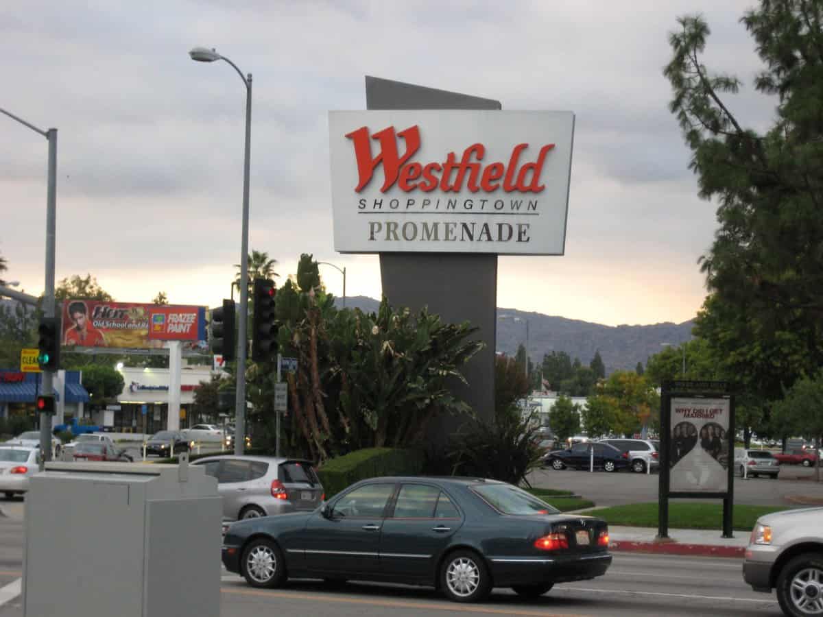 The Promenade at Woodland Hills. This once-glorious shopping