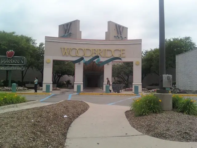 Woodbridge Center entrance