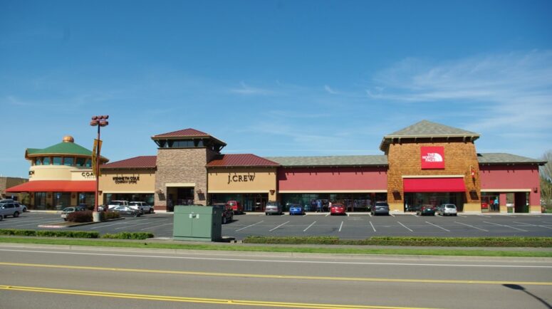Woodburn Premium Outlets Mall Hasn't Slowed Down in Woodburn, OR