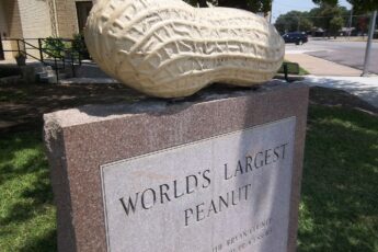 World's Largest Peanut, Durant, Oklahoma